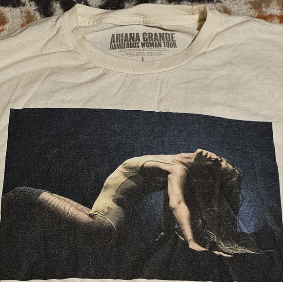 Ariana Grande Dangerous Women Tour T-shirt Size Large - Picture 6 of 6
